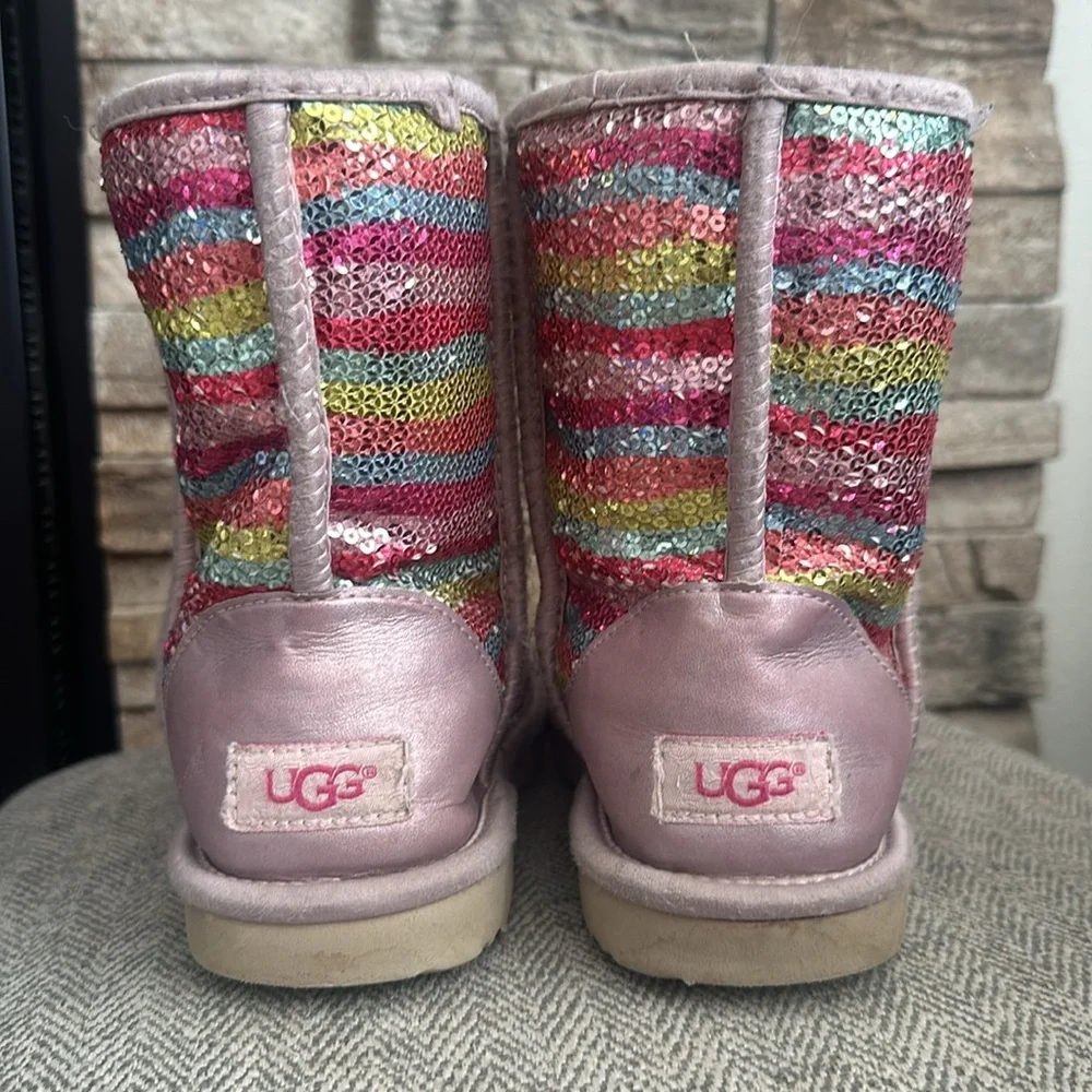 VGUC UGG Classic Short II Mural Boot sz5 - Picture 2 of 9